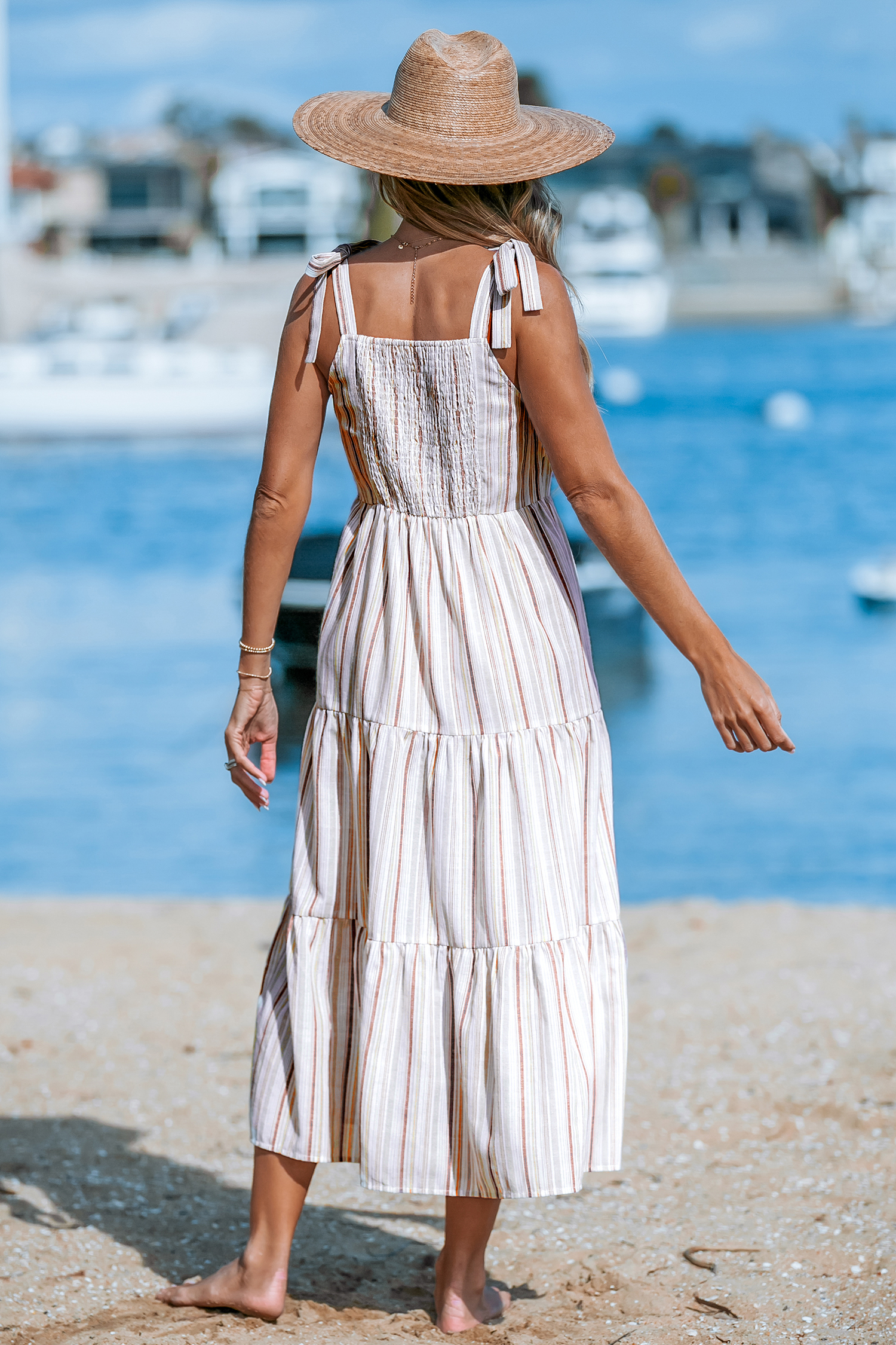 Robe maxi avec col carré et épaules à nouer à rayures