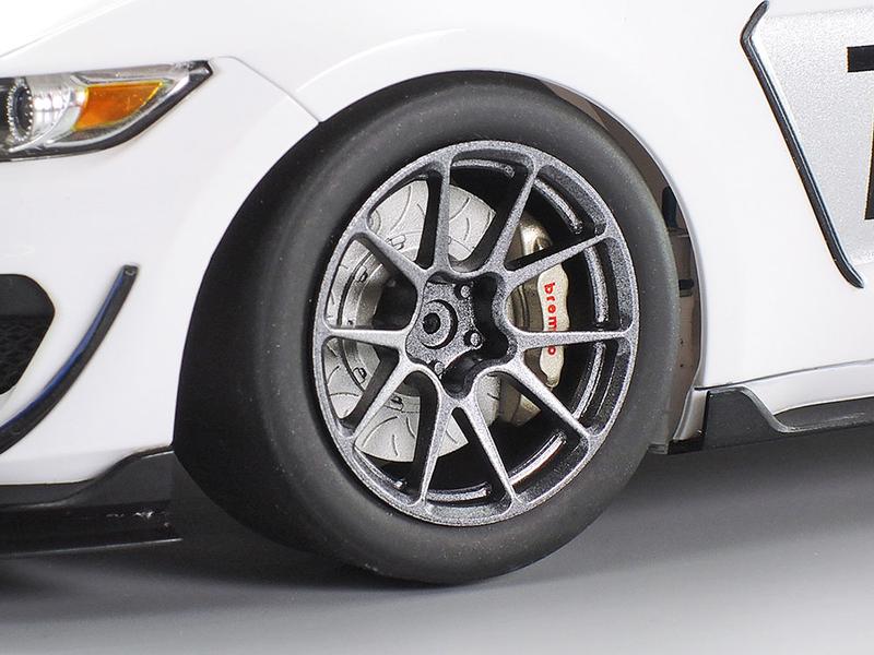 Tamiya Bausatz Ford Mustang GT4 1:24 Detailgetreuer Modellbausatz im Massstab 1:24