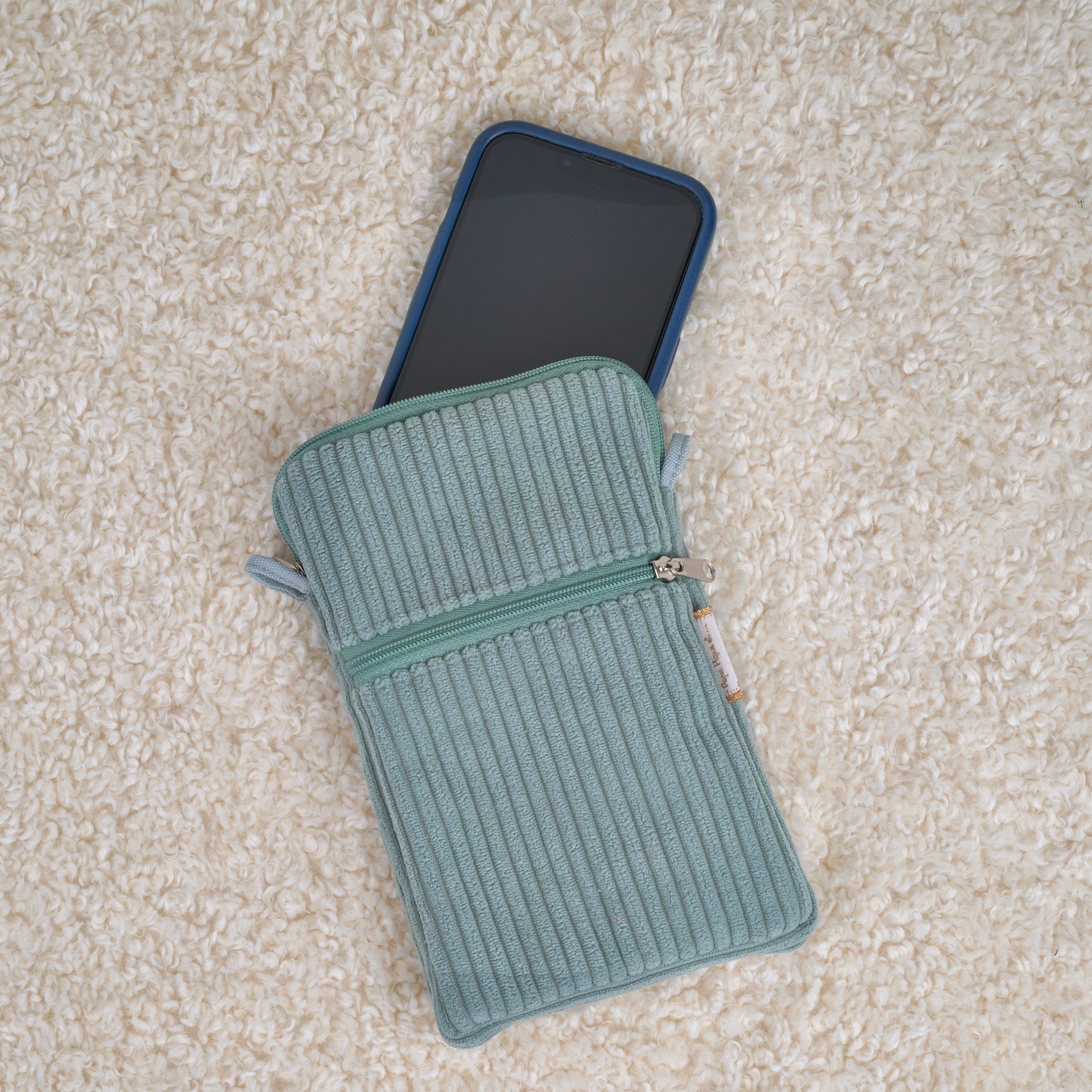 Pochette Téléphone Matelassée Velours Côtelé Lichen