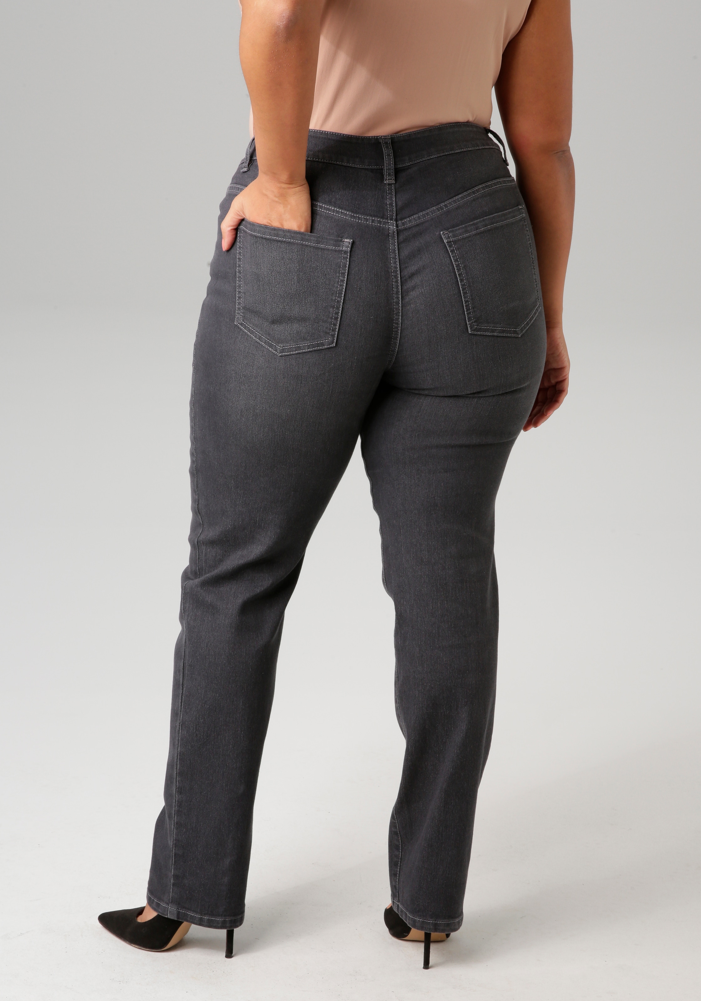 Aniston PLUS Straight-Jeans mit leichtem Used-Effekt