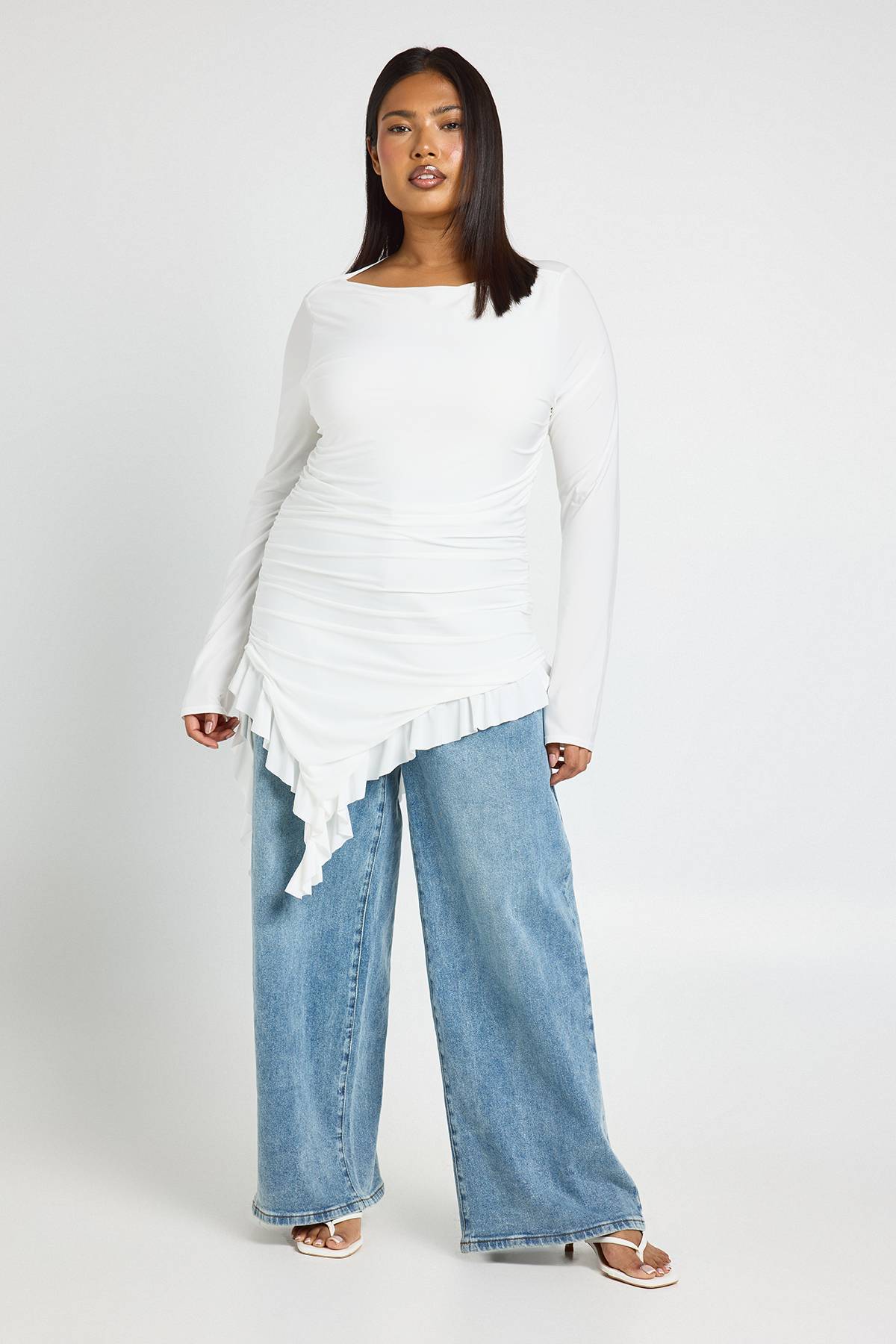 boohoo Haut Grande Taille À Manches Longues Toucher Doux Avec Ourlet À Volants