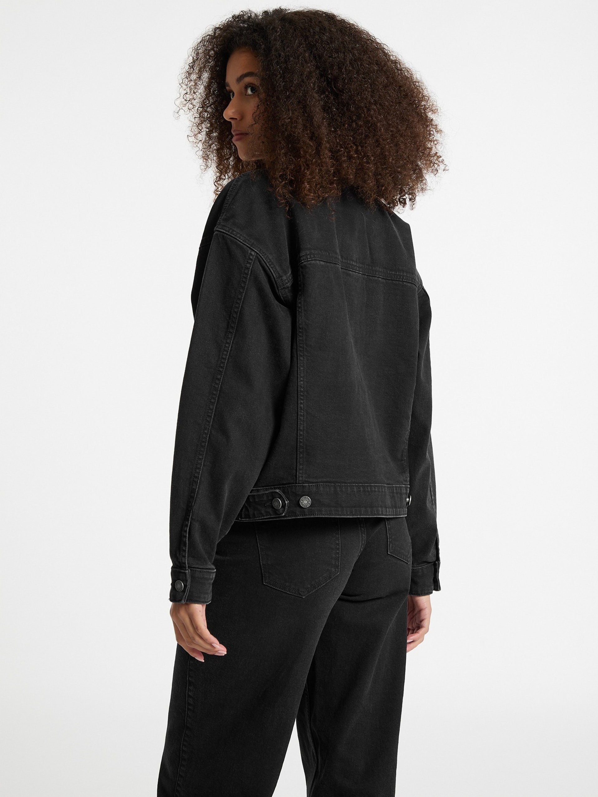 Jaqueta jeans oversized estilo caminhoneiro