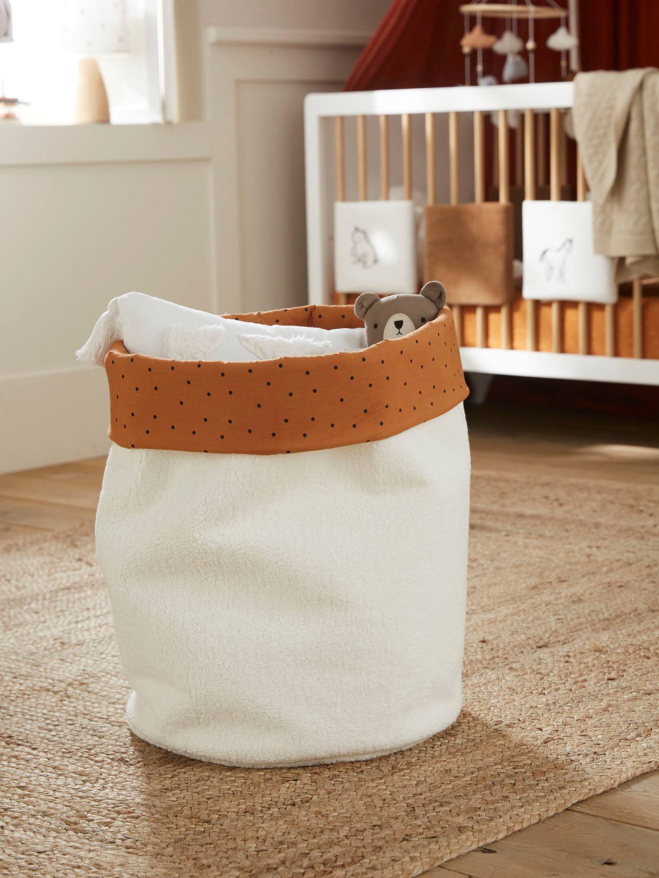Cesta reversível tamanho XL feita de cabelo sintético cacheado branco médio, bicolor/multicolorida