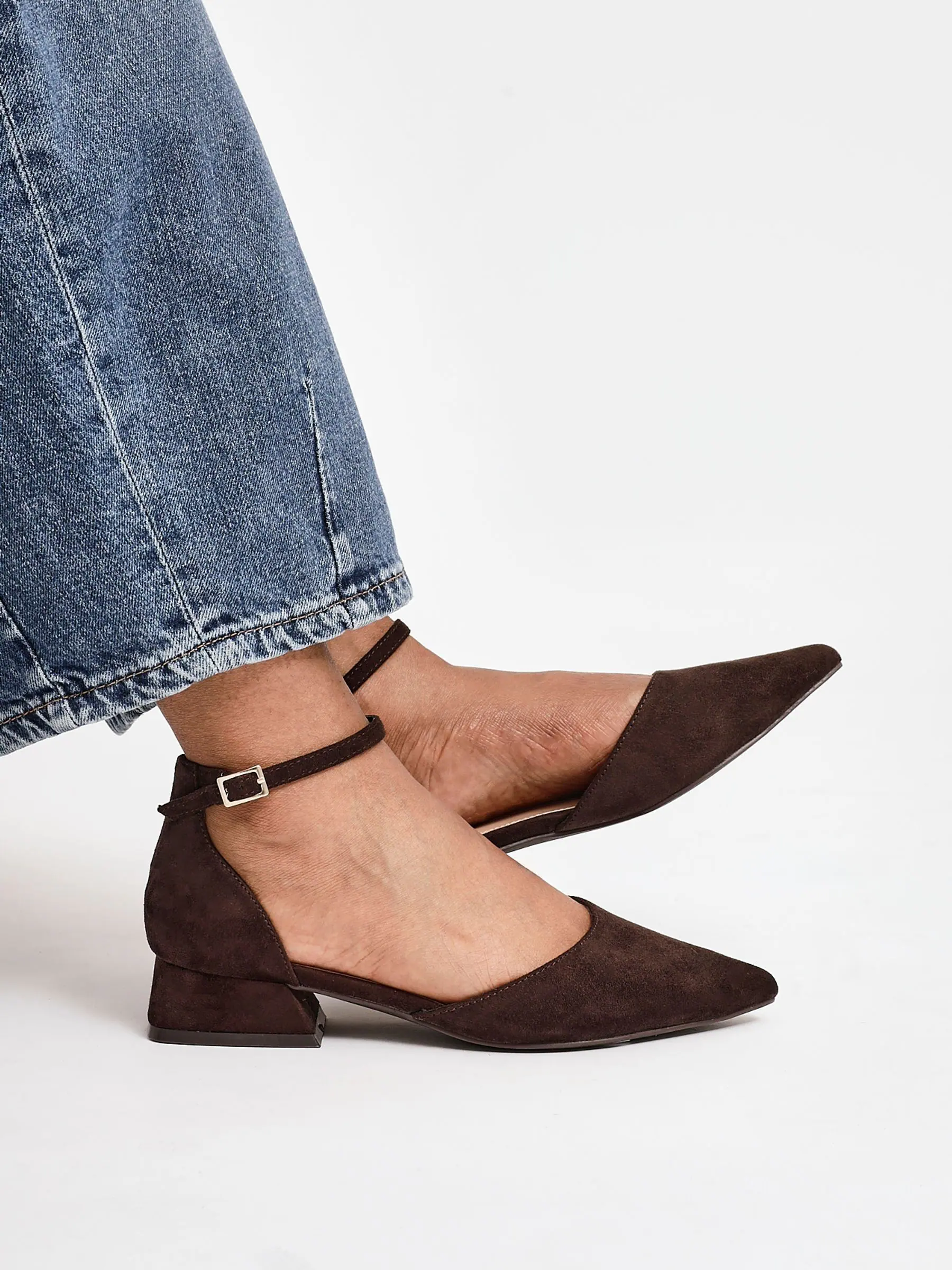 Bruin - Linzi Dolly pumps met lage blokhak en wijde pasvorm