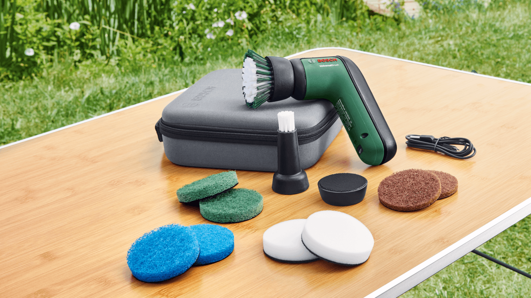 Bosch Home & Garden  UniversalBrush, Set    Kabellose Akku Reinigungsbürste für unterschiedliche Verschmutzungsgrade