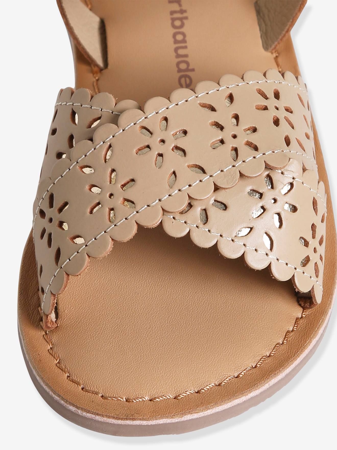 Sandálias de couro rosa antigo com tiras cruzadas para meninas