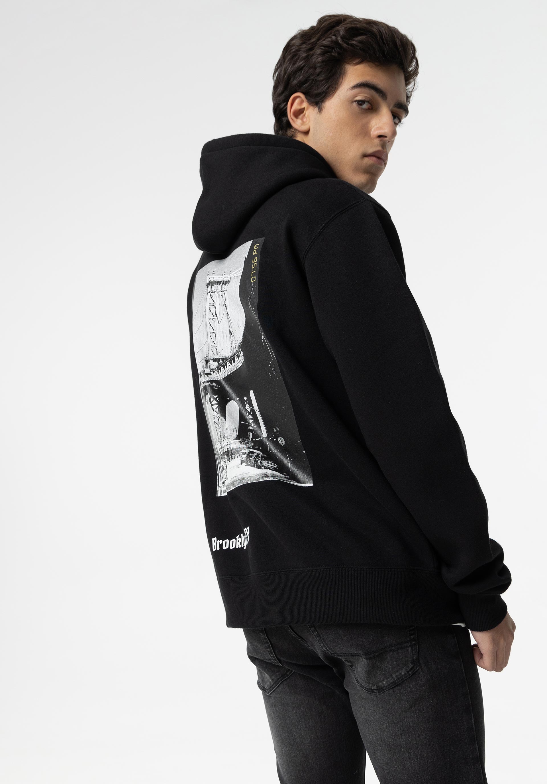 Hoodie com Estampado nas Costas