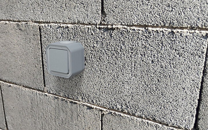 Interrupteur Legrand Plexo gris en saillie
