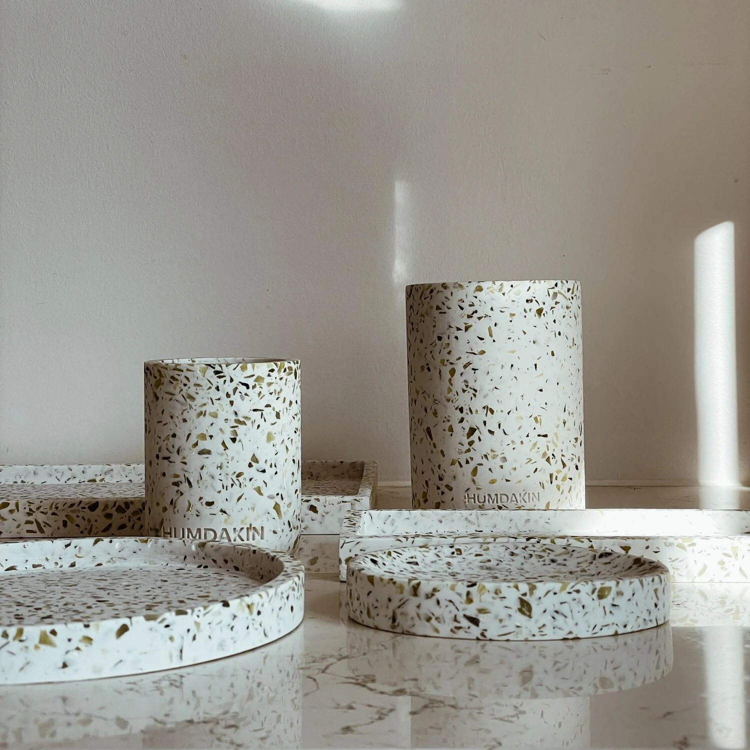 Humdakin  Terrazzo rund bakke - natural