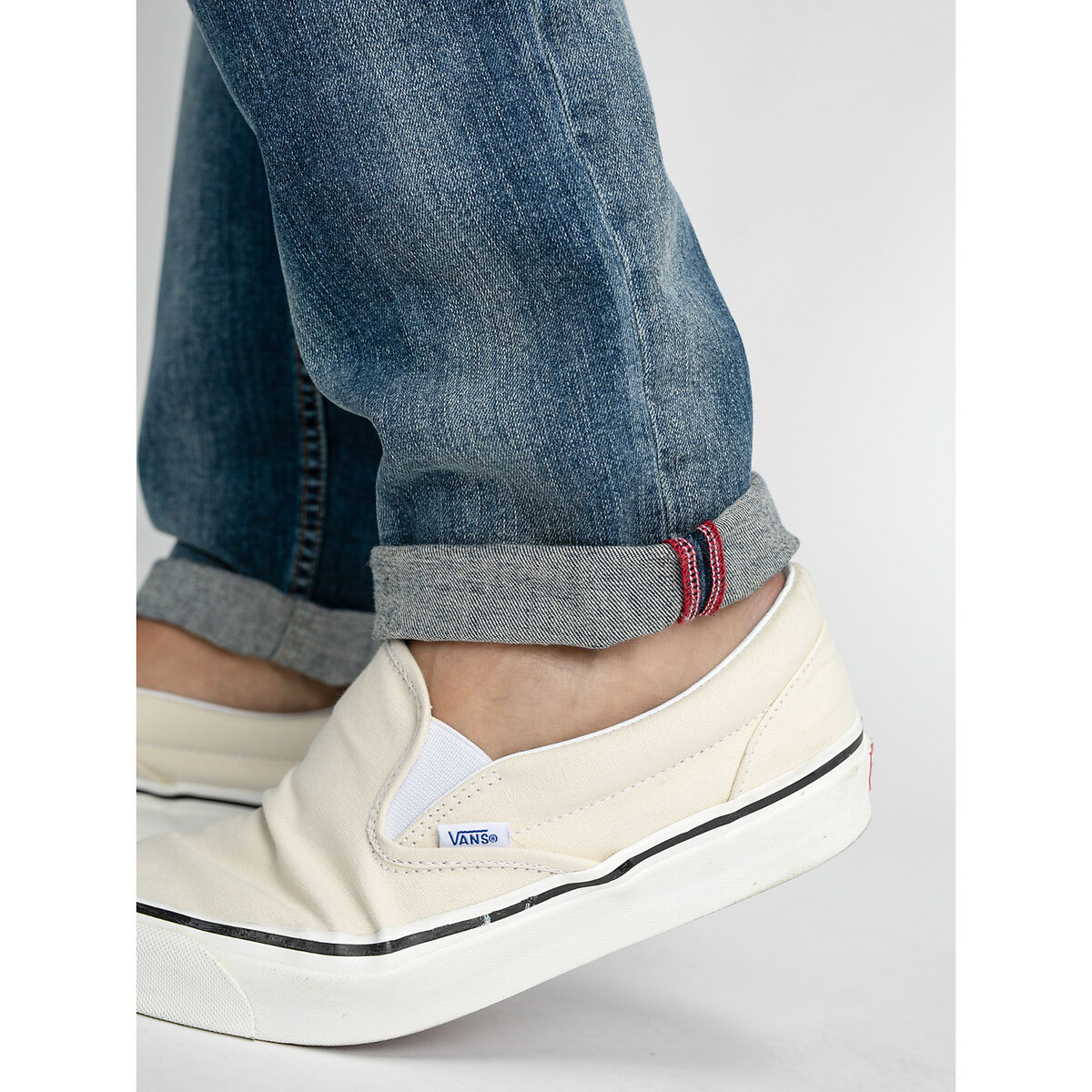 INDÚSTRIAS PETROLÍFERAS<br>Jeans Russel Regular Tapered fit