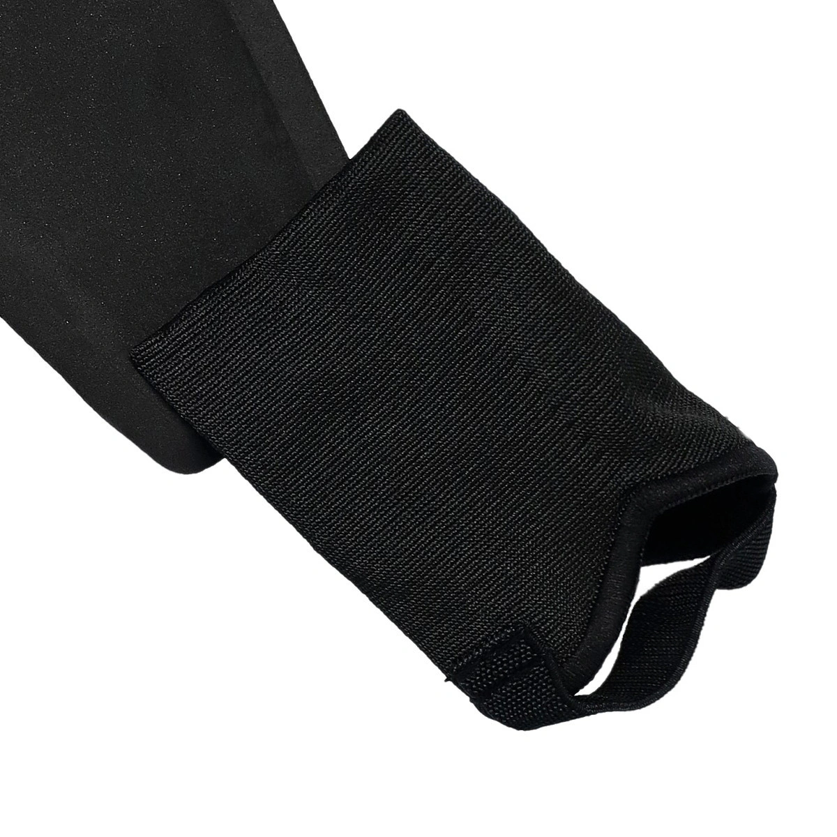 Caneleira Nike Charge Guard