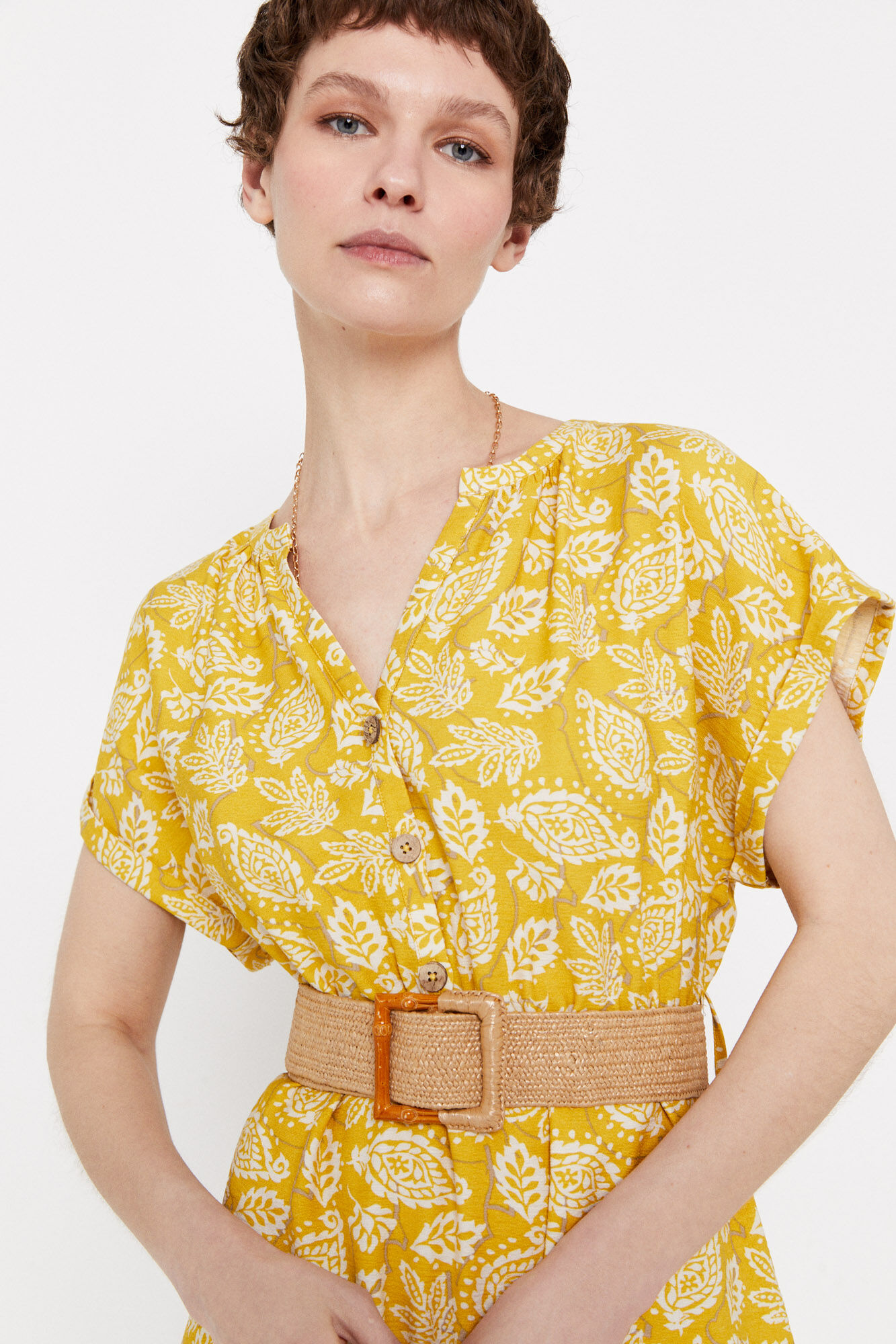 Vestido confortável com cinto - Estampa amarela