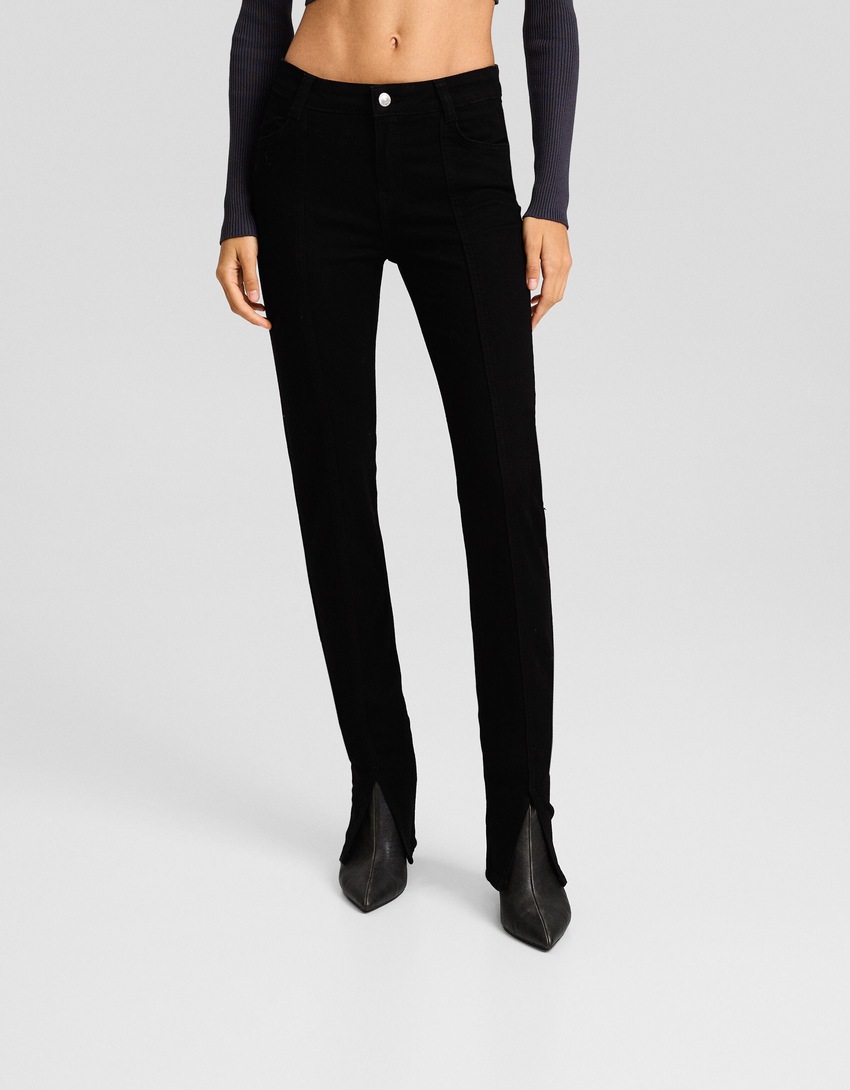 Calça jeans skinny de cintura baixa com fenda frontal