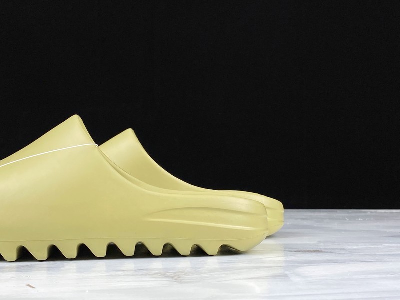 Yeezy Slide Resin (One Size Smaller!!)