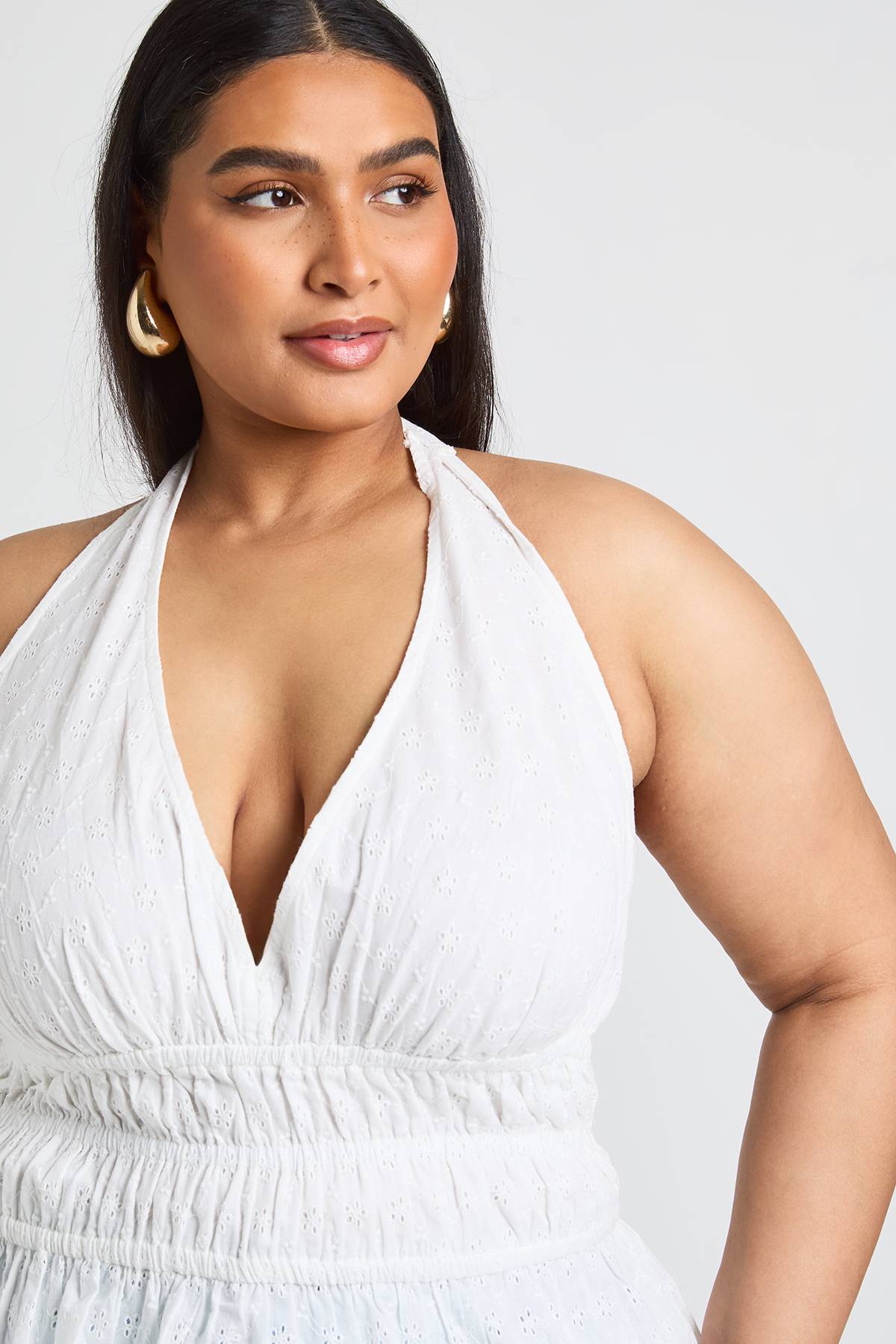 boohoo Haut Grande Taille À Broderie Anglaise Avec Taille Froncée Et Col Licou