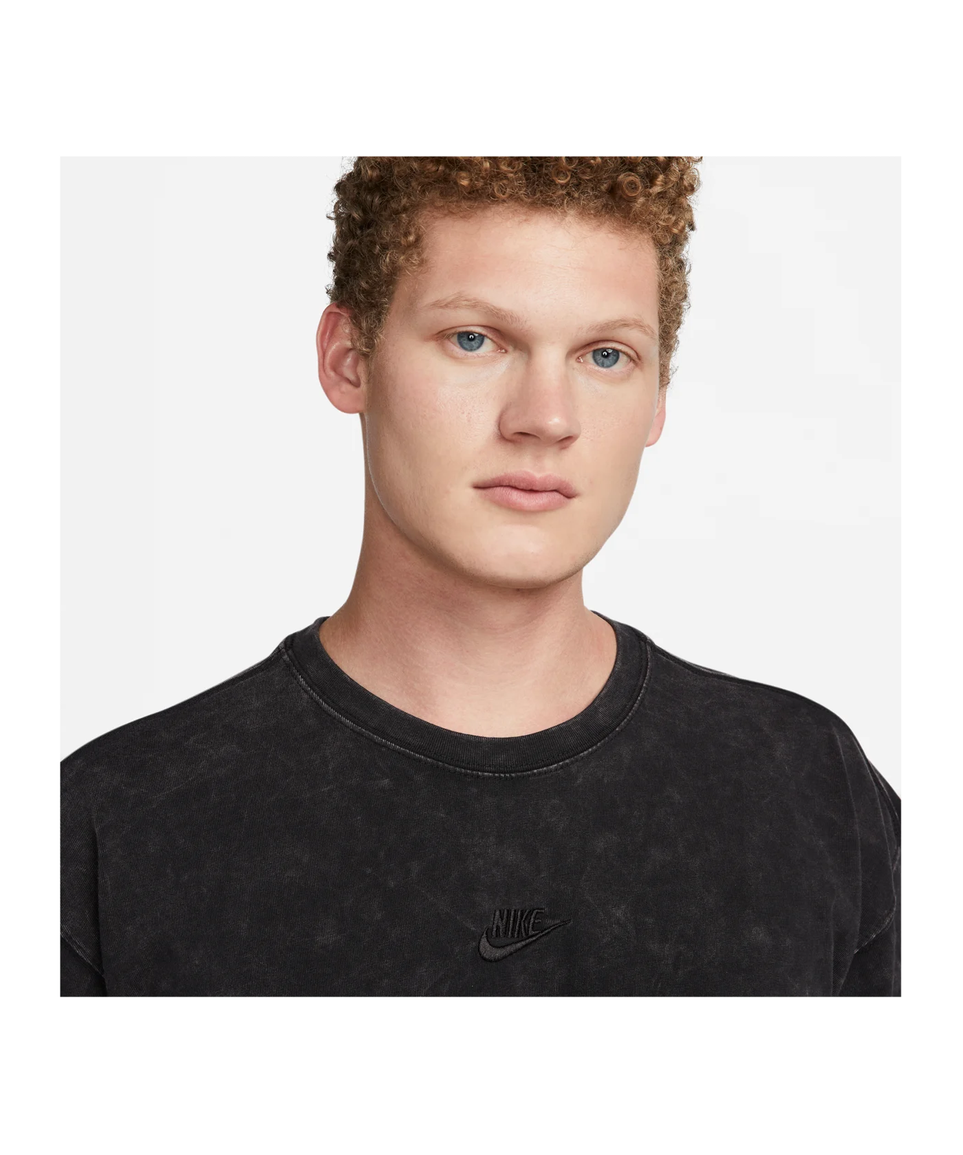 Nike Essentails Premium T-Shirt Schwarz F010
