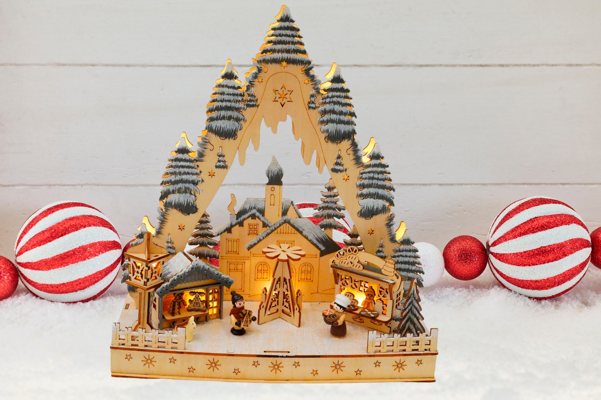 Home affaire LED Schwibbogen »Winterszene, Weihnachtsdorf mit Wald« 1 Stk. Weihnachtsdeko aus Holz, Höhe ca. 33 cm