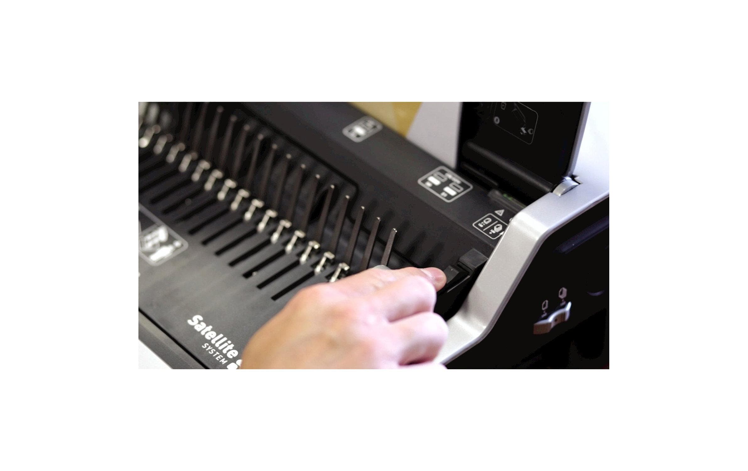 Bindegerät Galaxy 500 Seiten<br>Plastikbindegerät mit manueller Stanzung