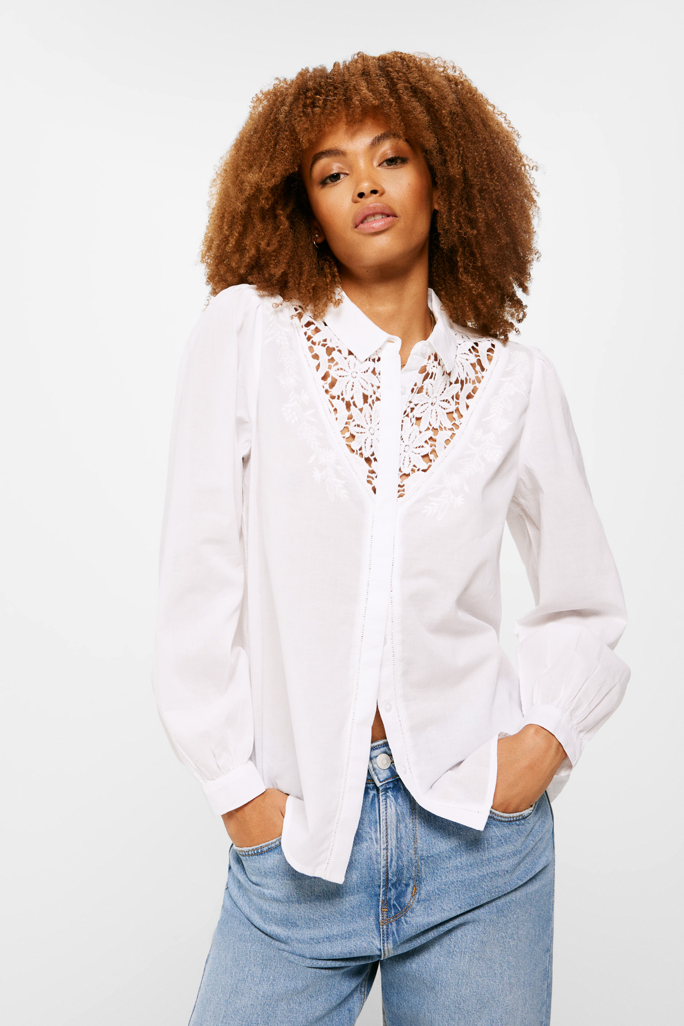 Blusa de renda com flores