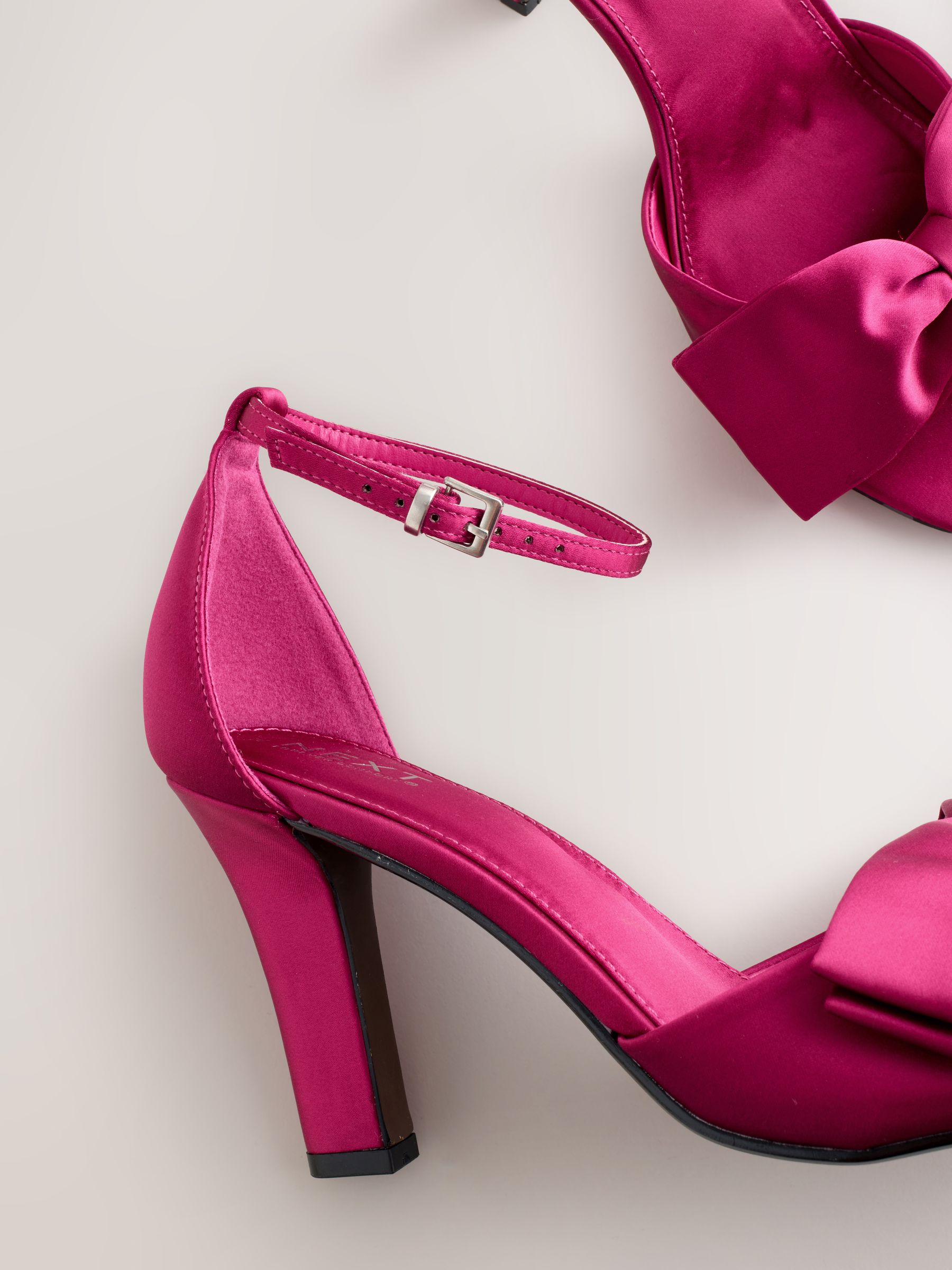 Roze - Forever Comfort® Satin Bow Block Heeled Sandals