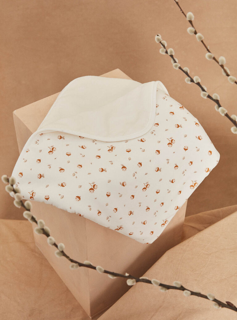 Couverture de naissance écrue en fourrure synthétique