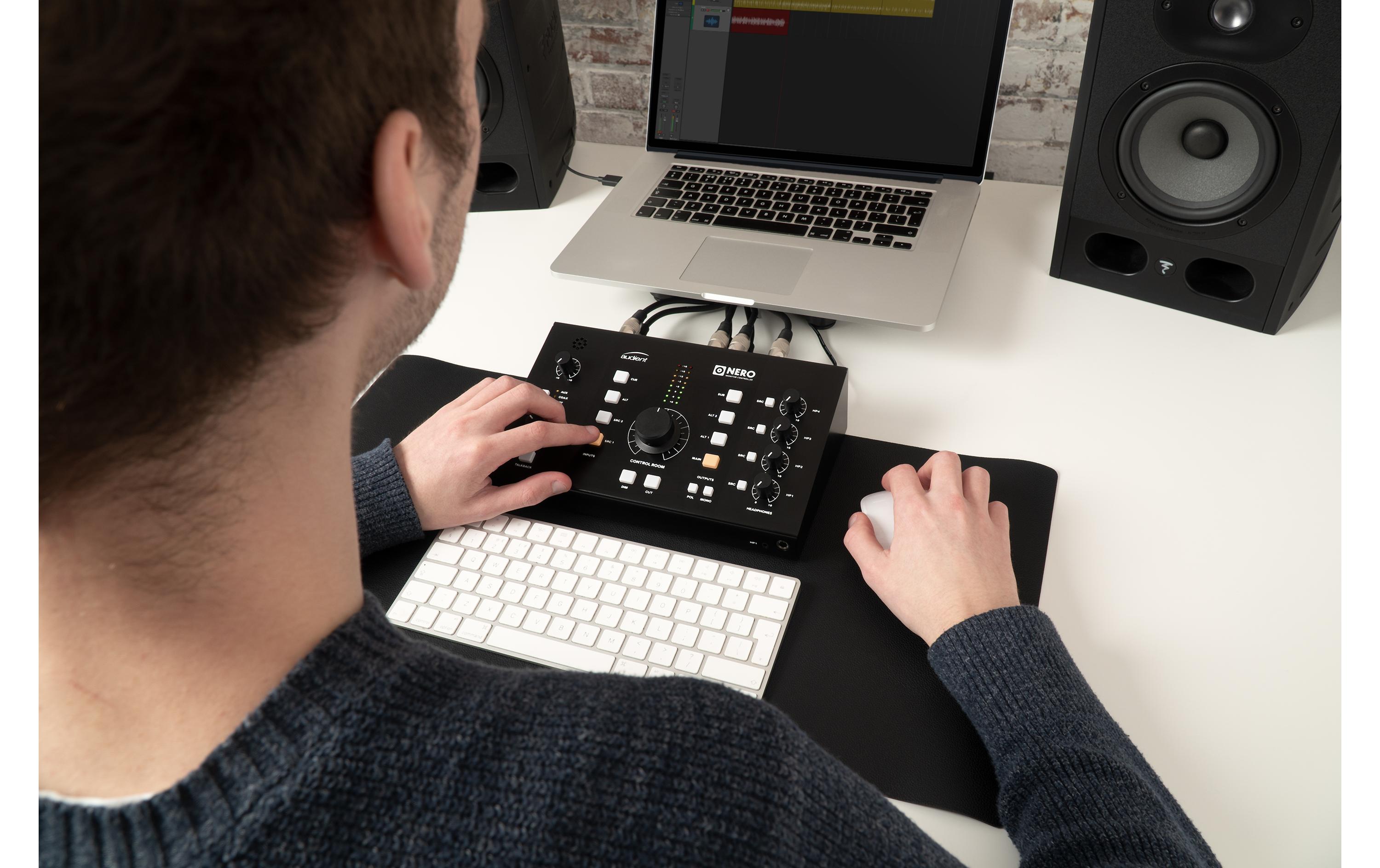 Monitorcontroller NERO<br>Monitorcontroller im Desktopformat