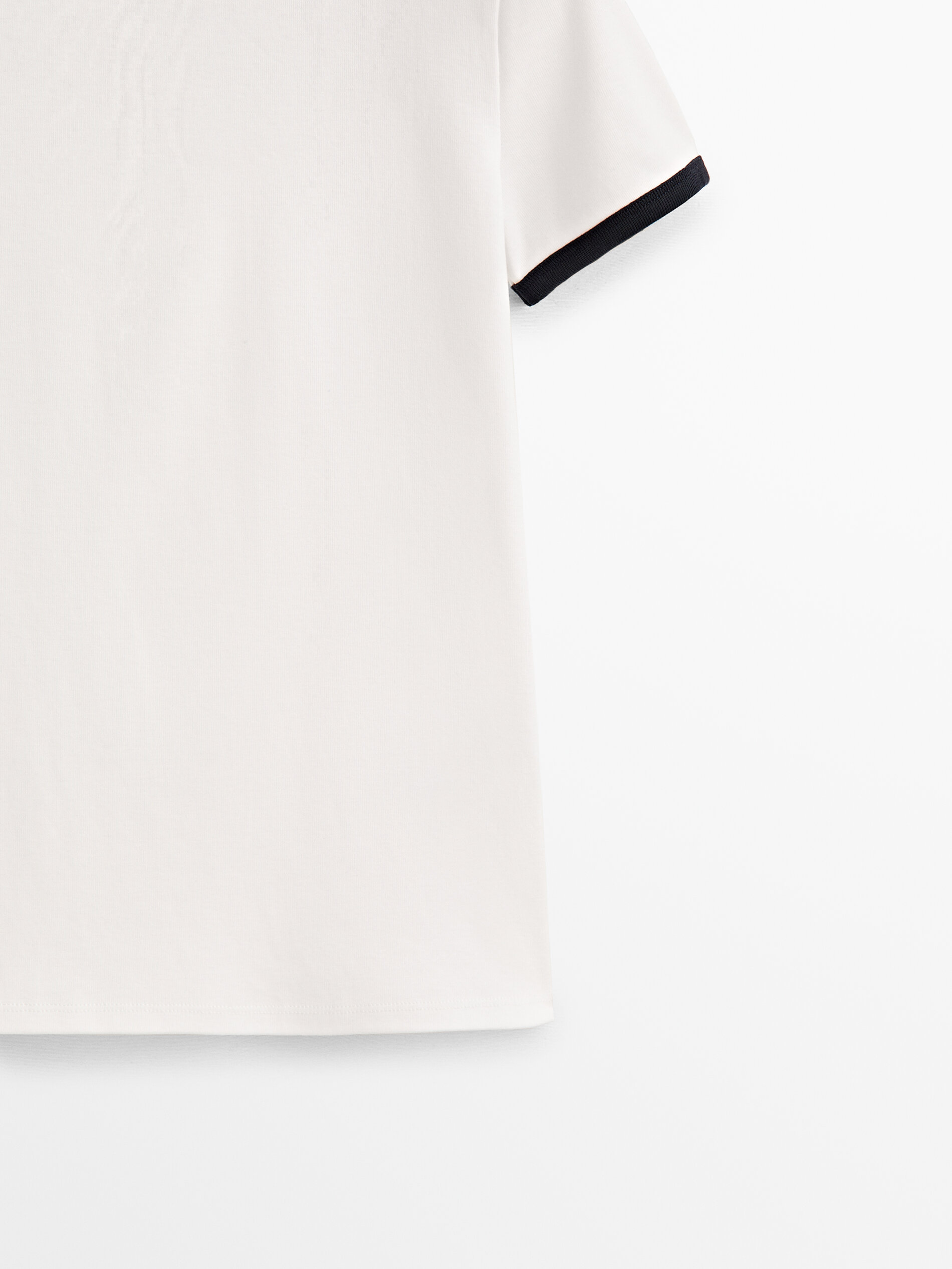 Camiseta de manga curta contrastante - BRANCA