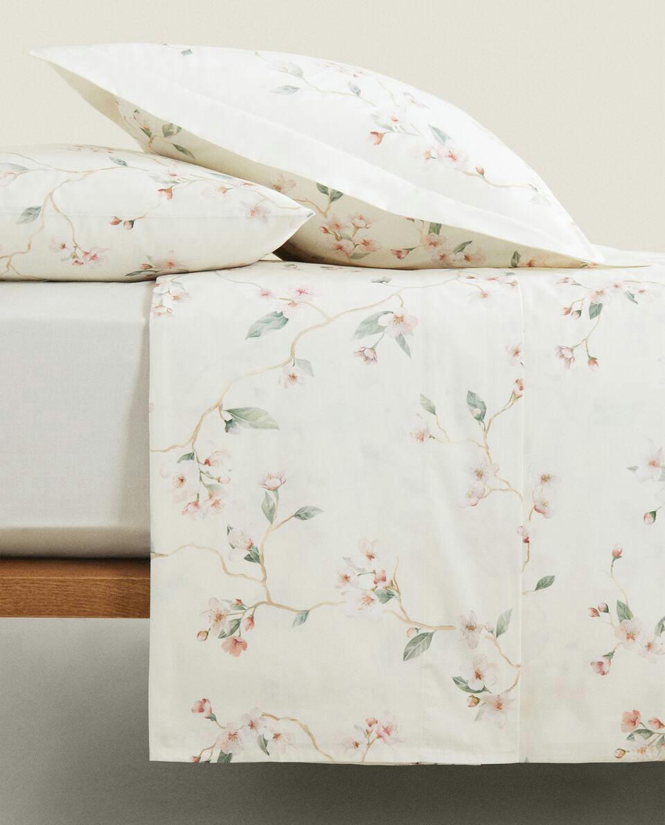 CAPA DE EDREDOM DE ALGODÃO COM ESTAMPA DE FLOR DE CEREJEIRA