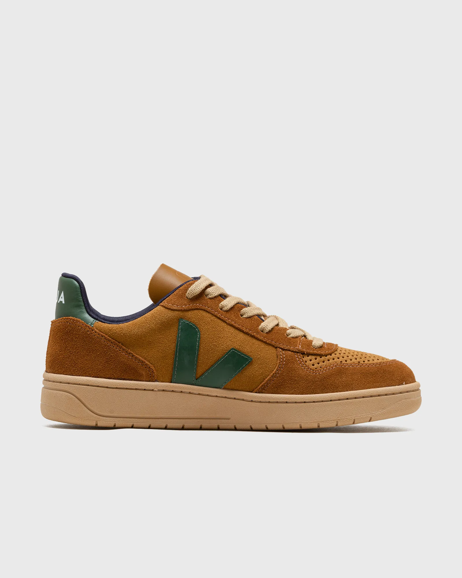 Veja V-10 SUEDE