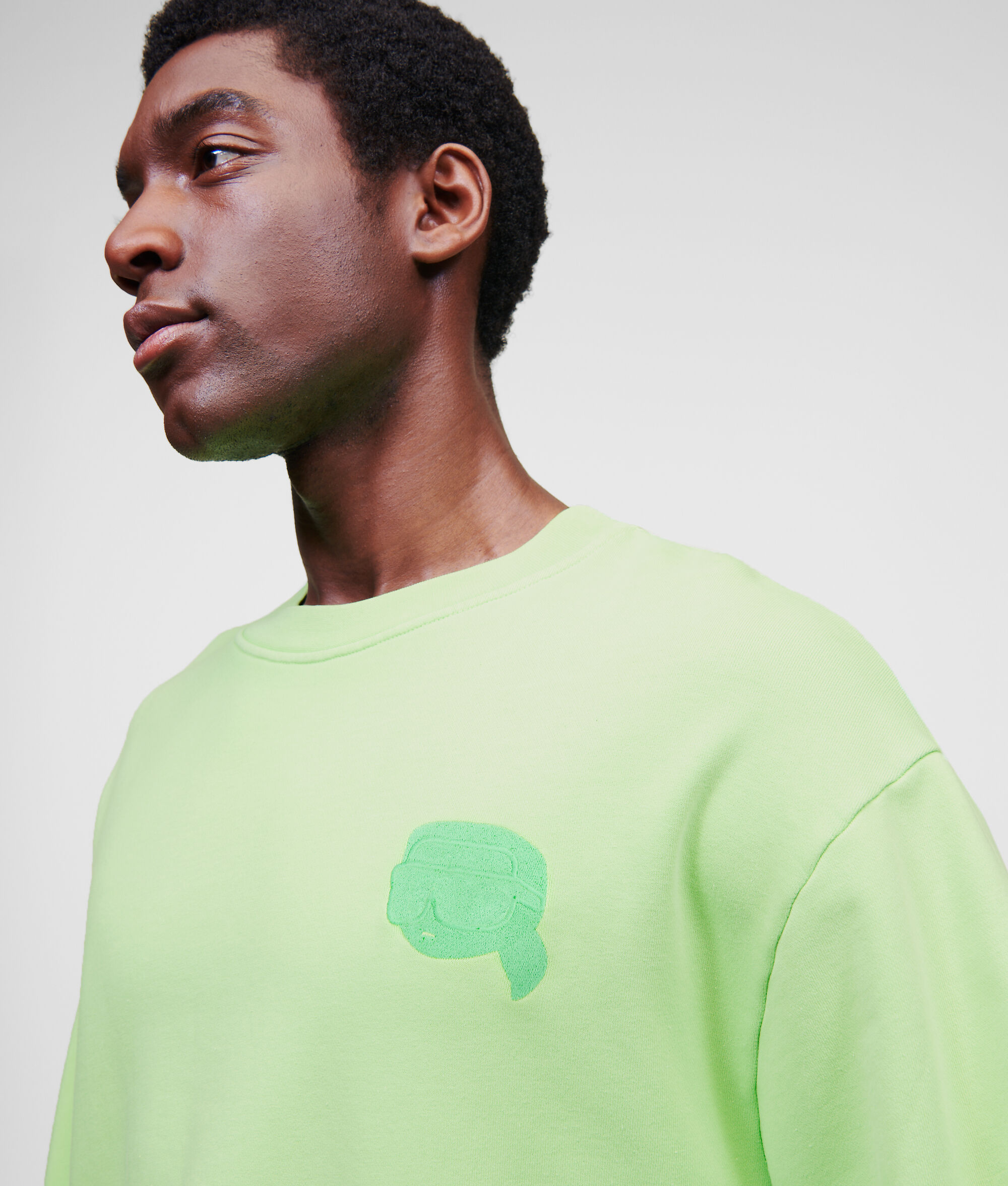SWEAT-SHIRT TON SUR TON AVEC ÉCUSSON KARL IKONIK