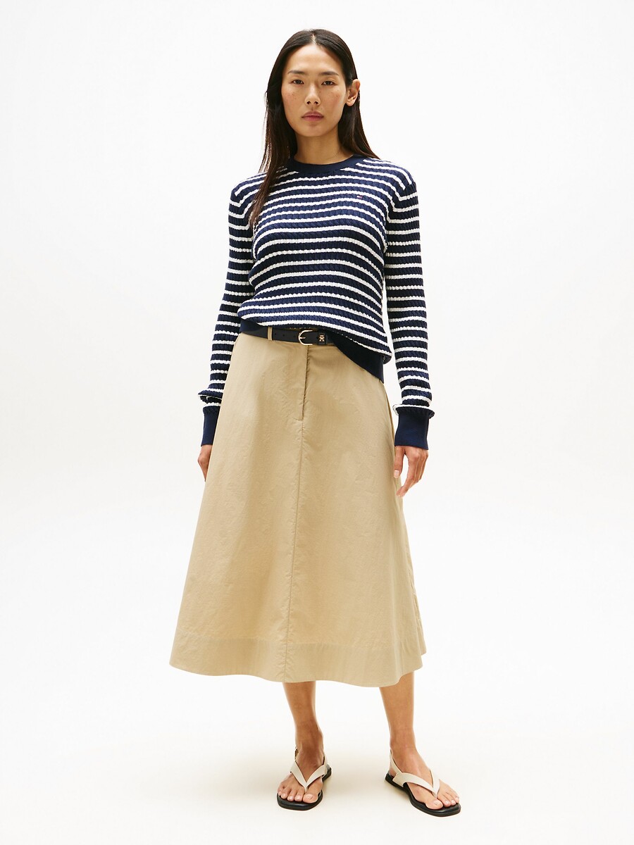 TOMMY HILFIGER<br>Suéter listrado de gola redonda em tricô trançado