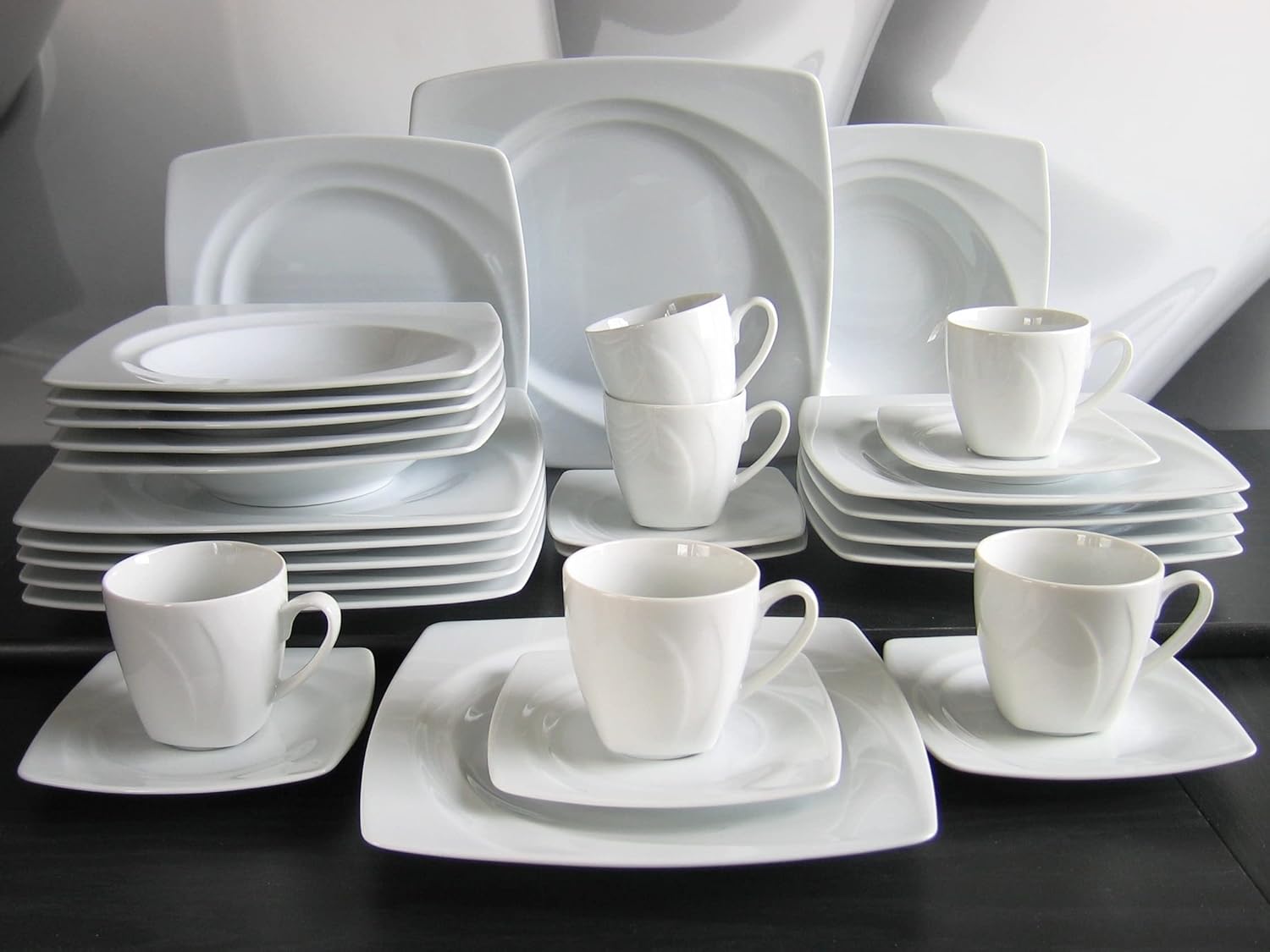 CreaTable, 13160, Serie Celebration weiss, 30-teiliges Geschirrset, Kombiservice aus Porzellan, spülmaschinen- und mikrowellengeeignet, Made in Europe