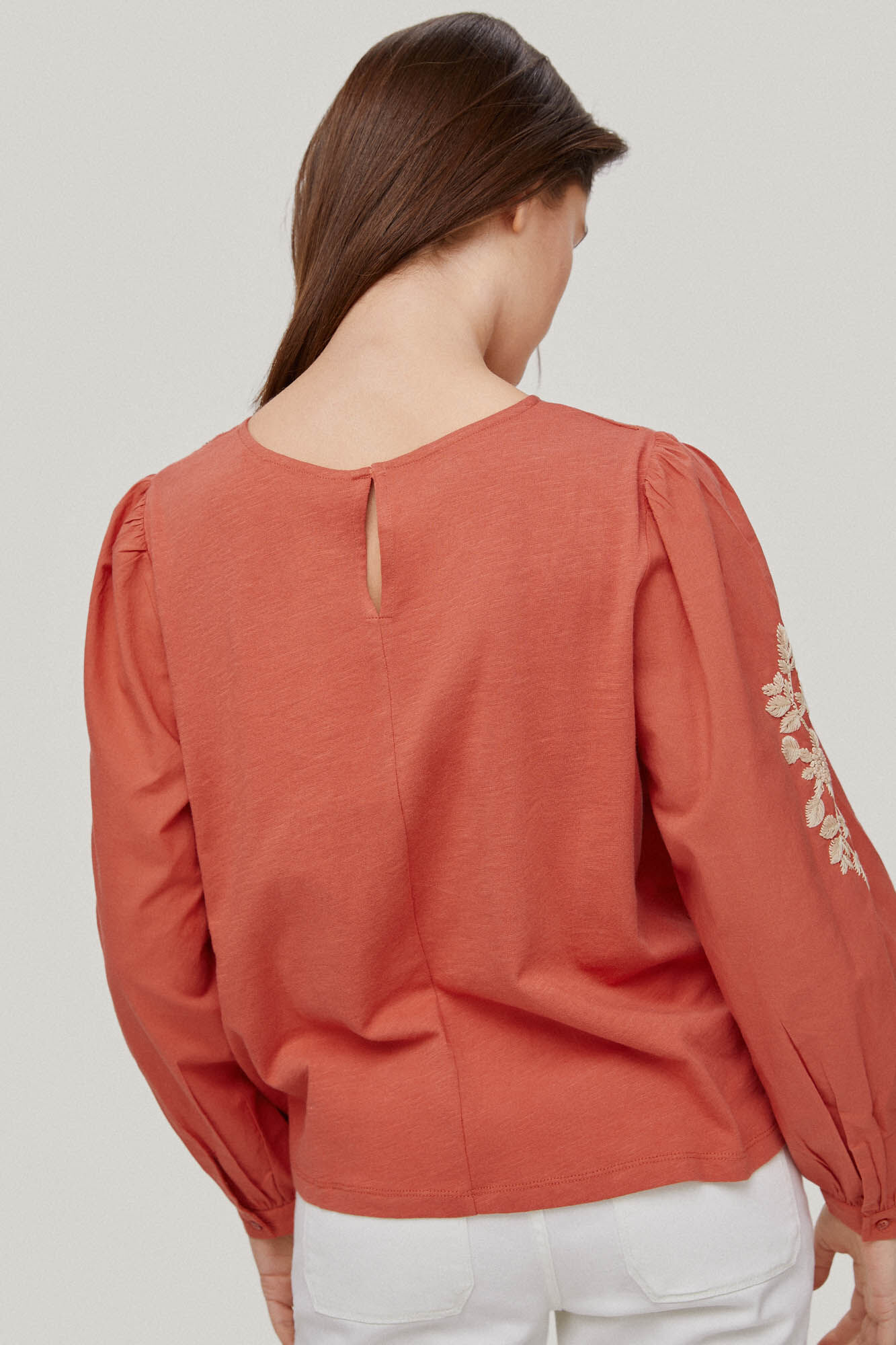 Camiseta bordada à mão - Laranja