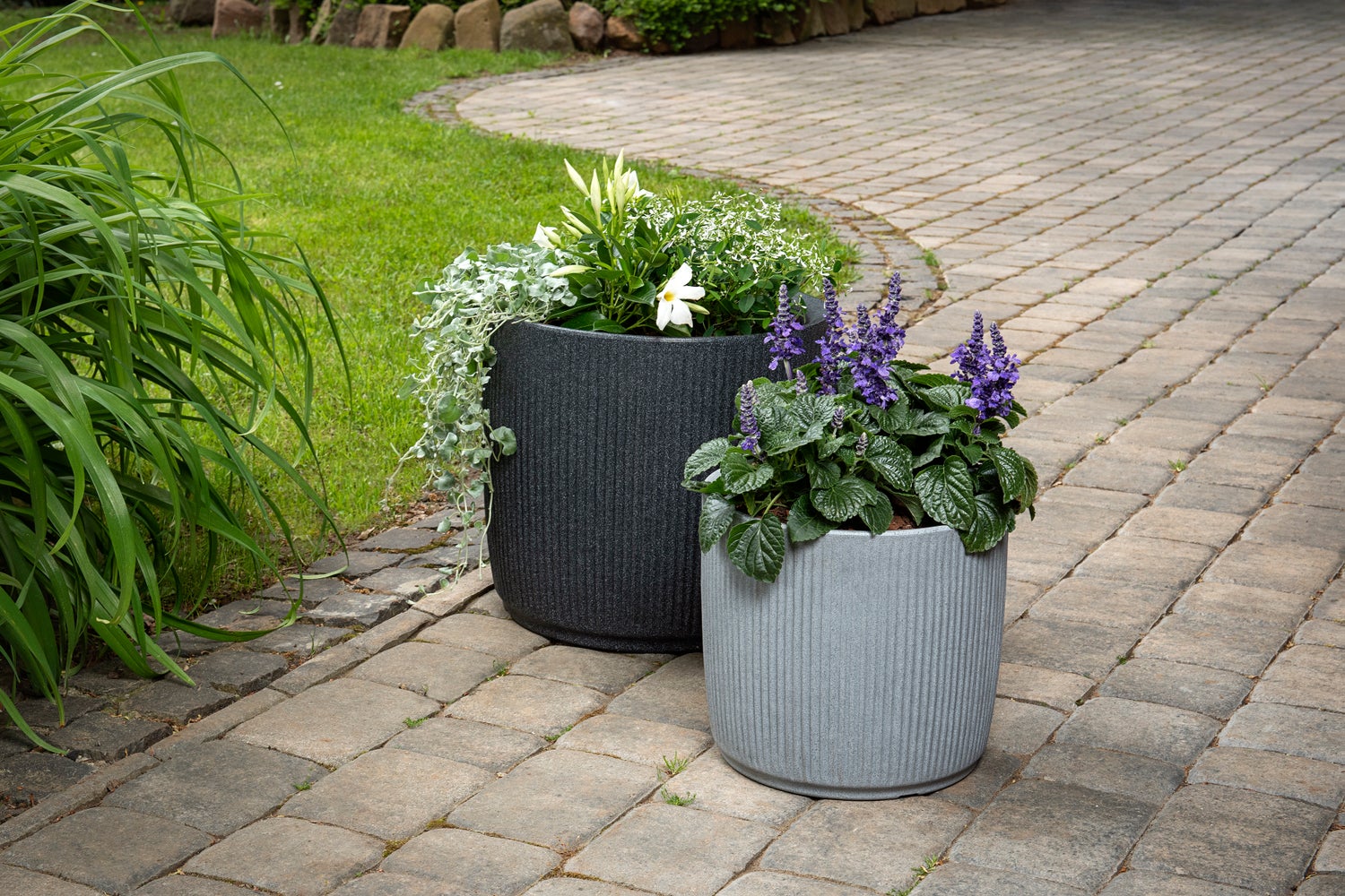 Scheurich Linetto 40, plantenbak/bloempot, rond, van kunststof, kleur: Stony Black, diameter 38,6 cm, hoogte 35,3 cm, inhoud 35 l.
