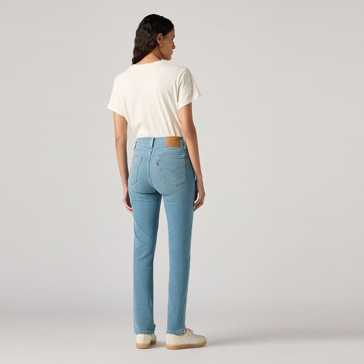 Calça jeans Levi's 724 de cintura alta e corte reto.