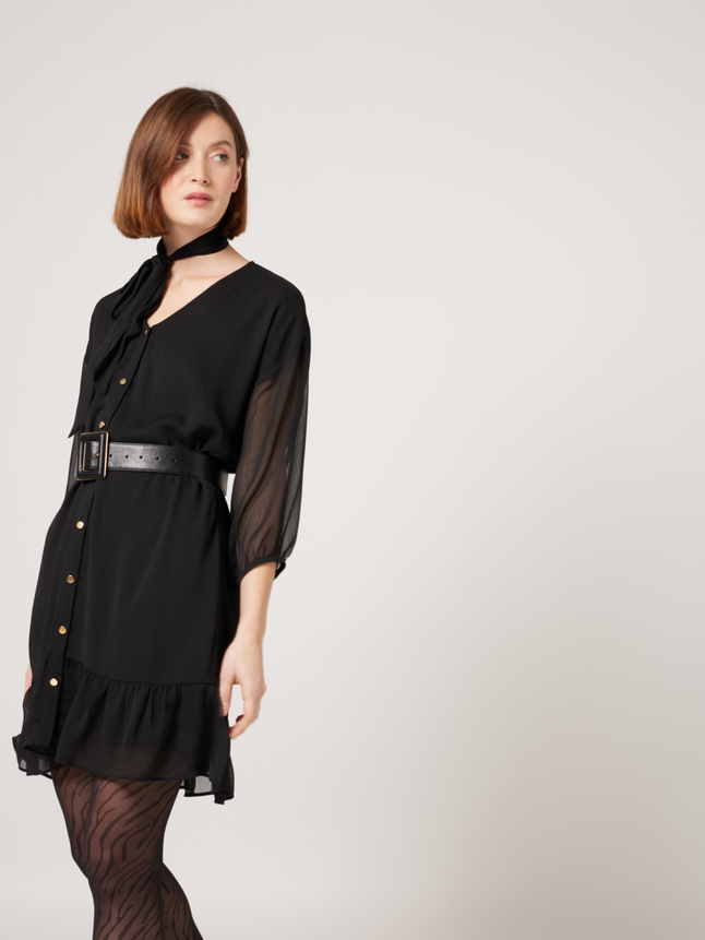 Robe courte cintrée