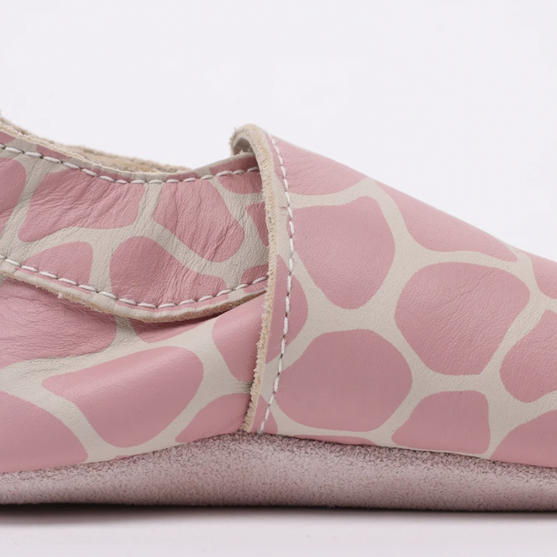 Bobux Bobux chaussons girafe print rose