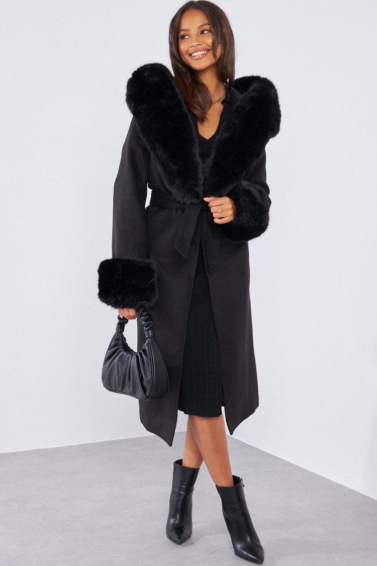 Manteau noir à fourrure