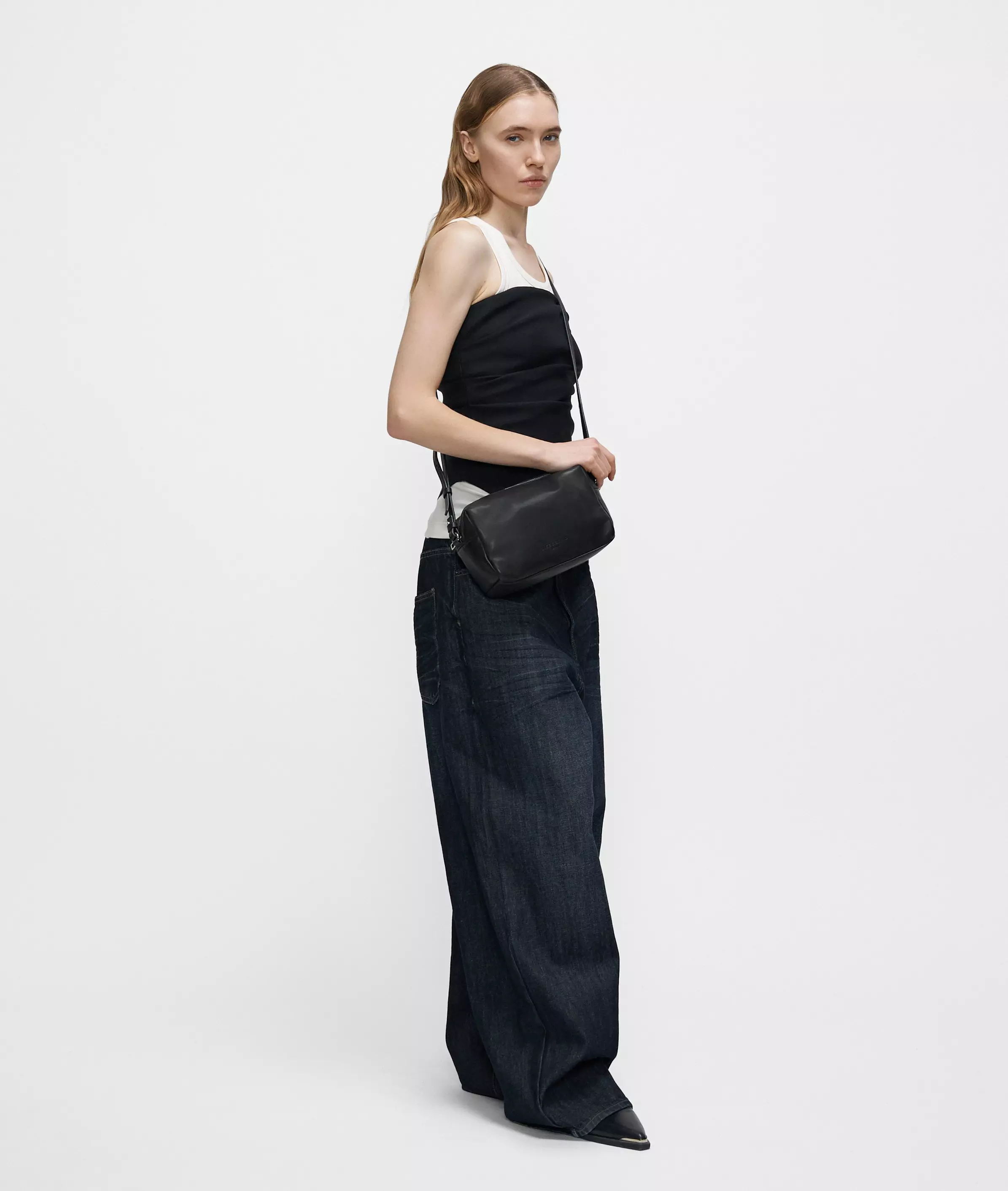 Hera II Crossbody S Handy crosbody bag made from sheepskin