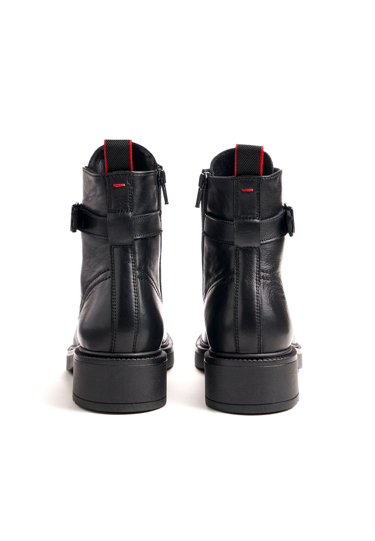 STIEFELETTE Schwarz