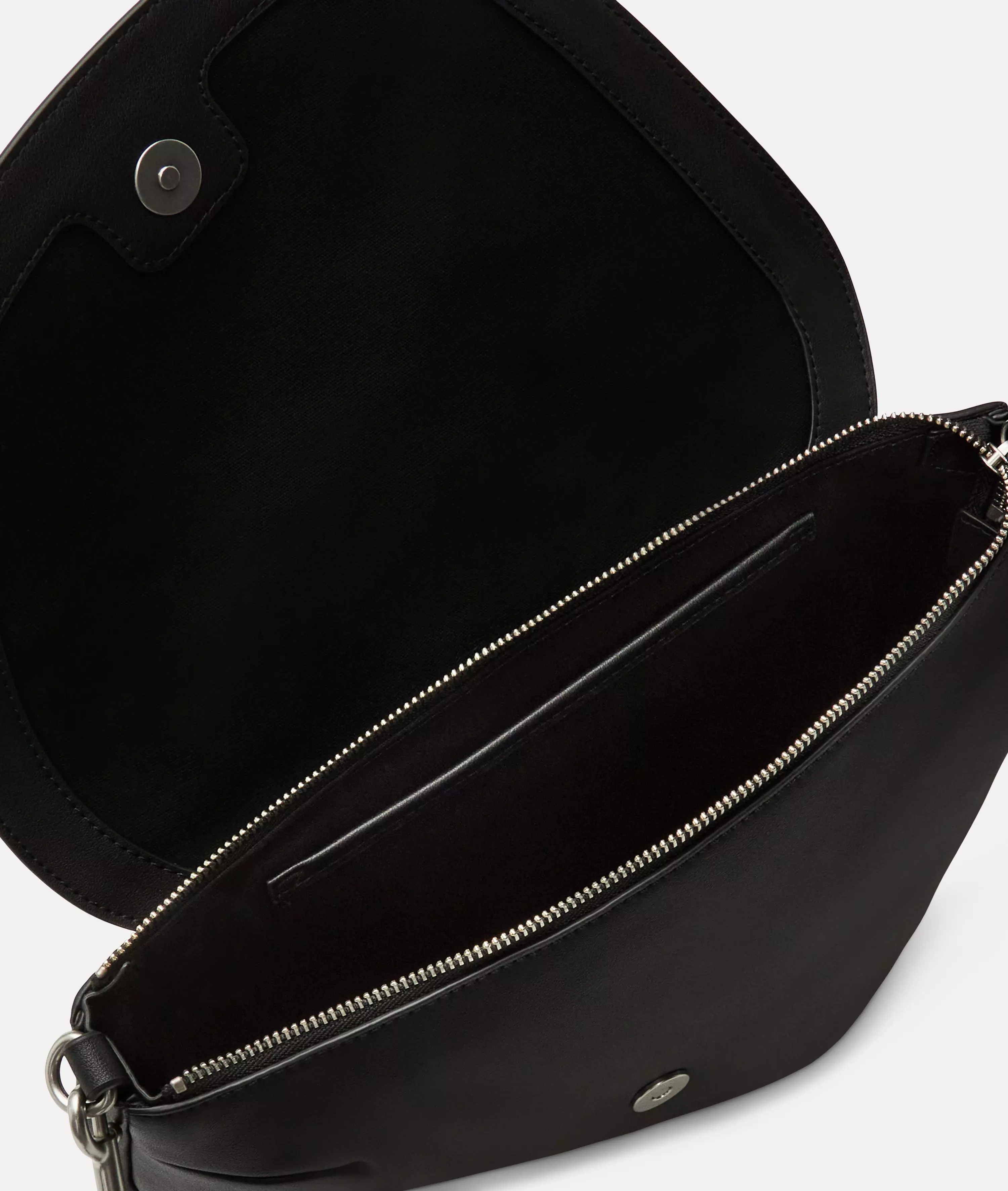 Oval Shoulder-Bag M Spacious shoulder bag made from recycled leather