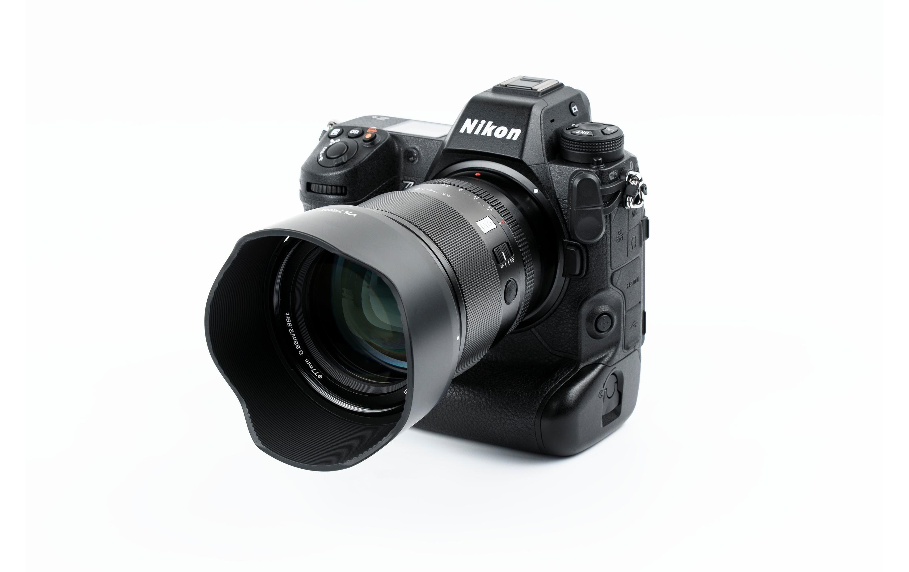 Festbrennweite AF 75mm F/1.2 – Nikon Z<br>APS-C-Prime-Objektiv mit Autofokus und grosser Blendenöffnung