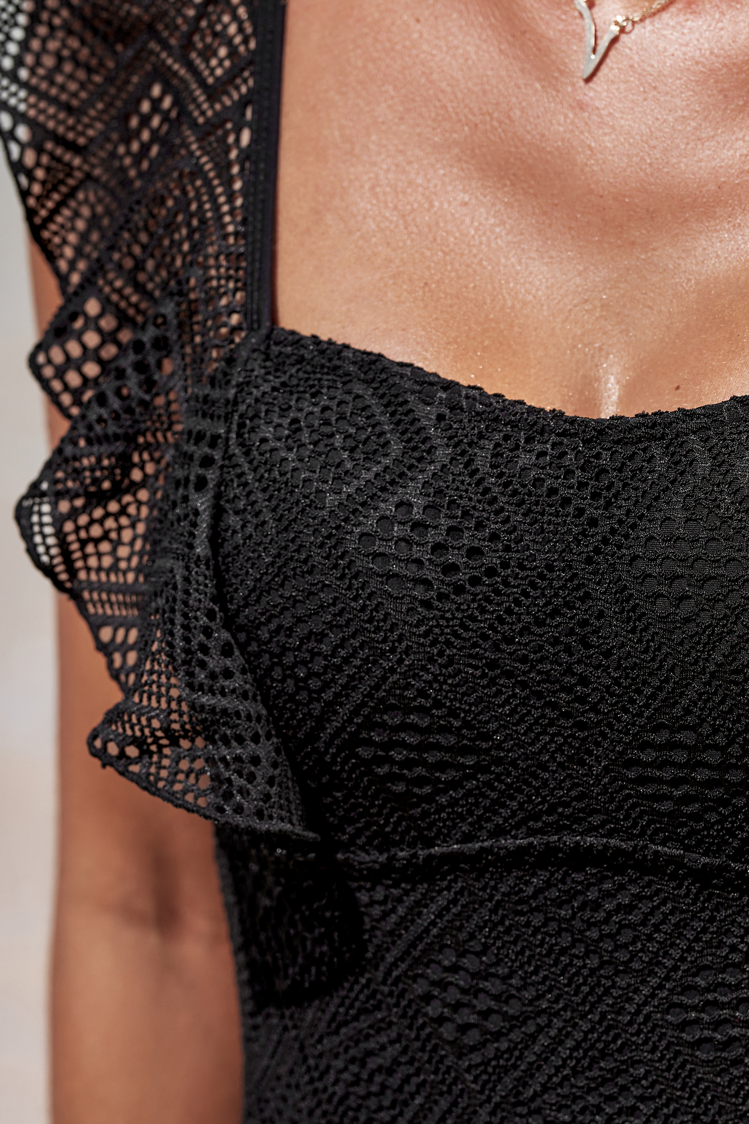 Maillot de bain une pièce à col carré et volants en jacquard noir