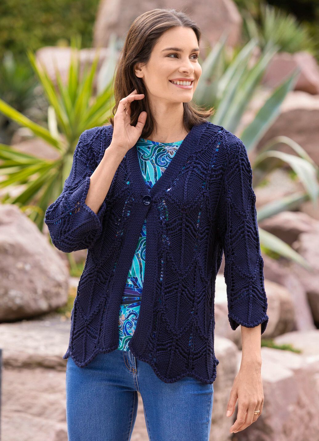 Strickjacke in effektvoller Häkeloptik