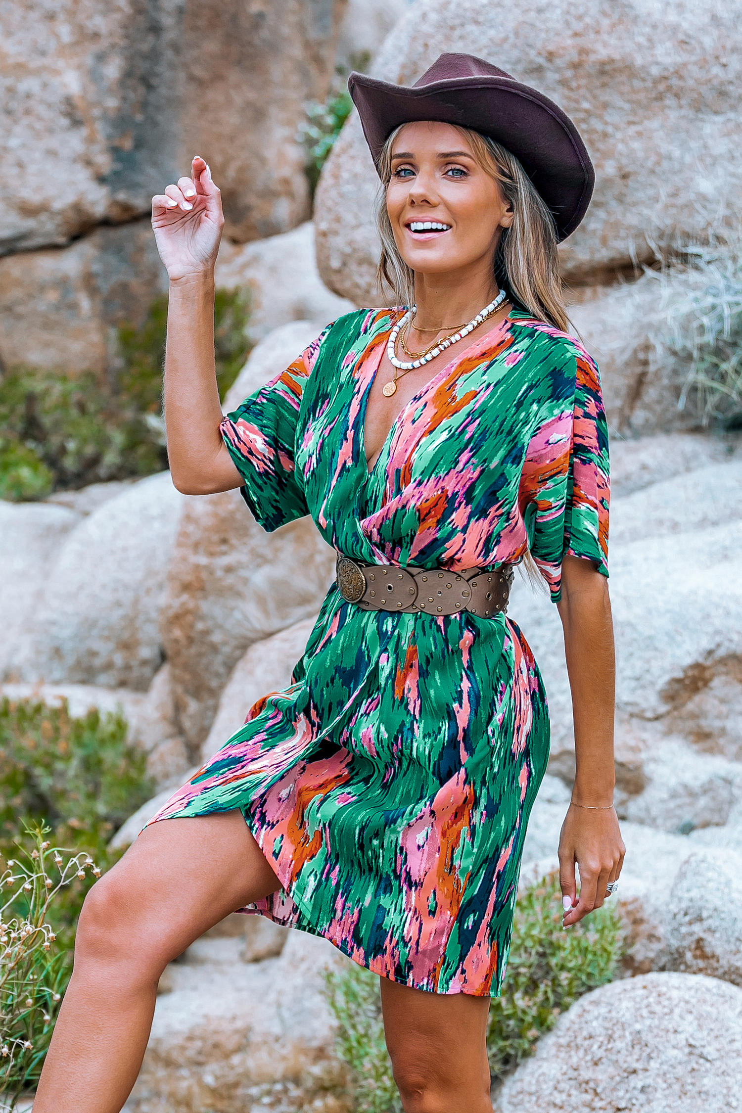Robe mini à manches dolman et col surplis abstraite
