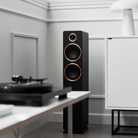 Argon Audio FENRIS A55 – krachtige, actieve vloerluidspreker Hout