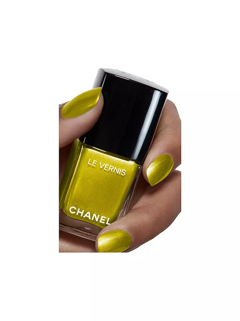 CHANEL NAGELLACK – FARBE UND GLANZ MIT LANGEM HALT gold