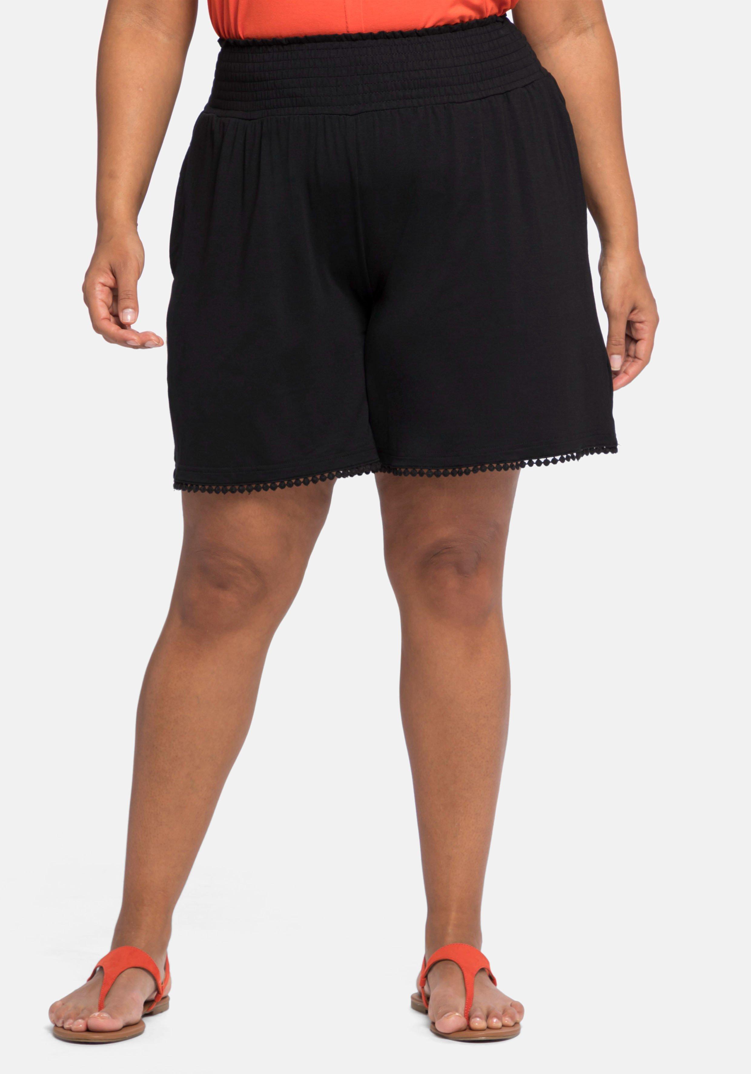 Jerseyshorts mit Smokbund und Häkelspitze