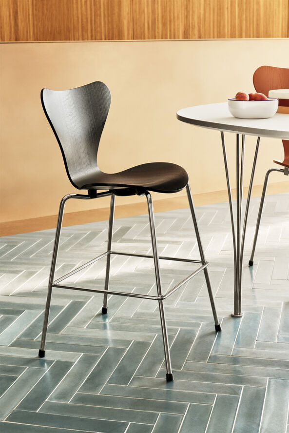 Fritz Hansen Series 7™ junior stol Sort