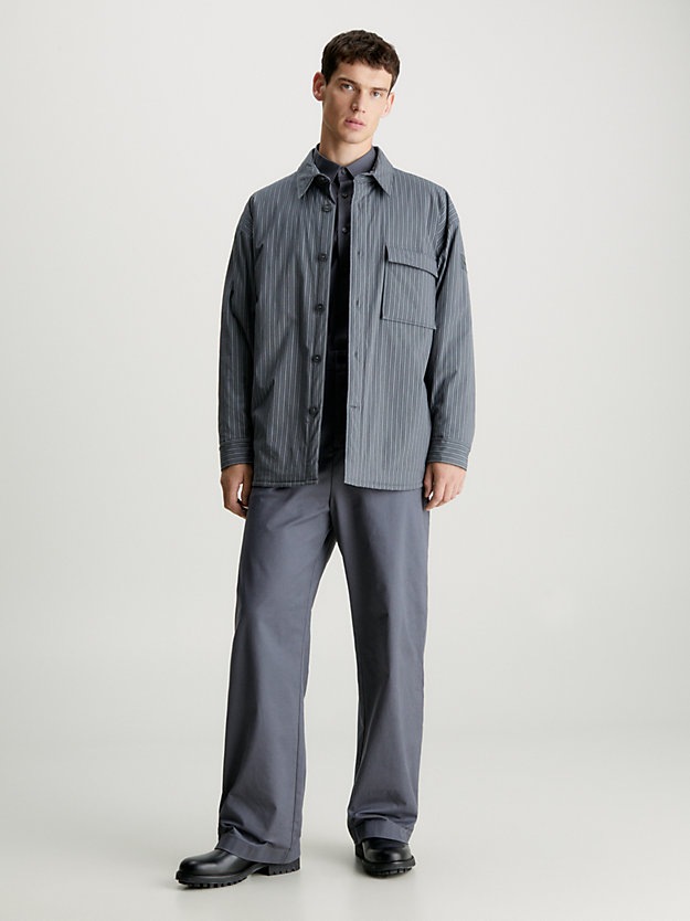 Camisa listrada acolchoada de corte folgado